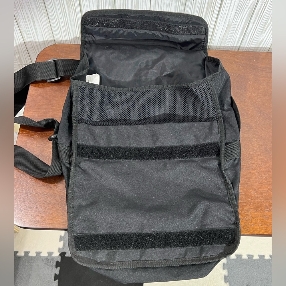 Eddie Bauer Black Crossbody Fold Over - Picture 4 of 10